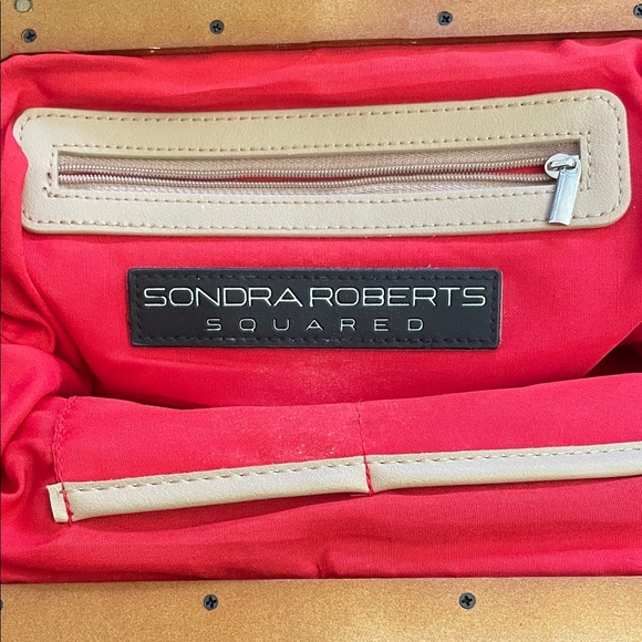 Sondra Roberts Squared Floral Print Clutch with Wooden Frame Magnetic Closure - Picture 3 of 9